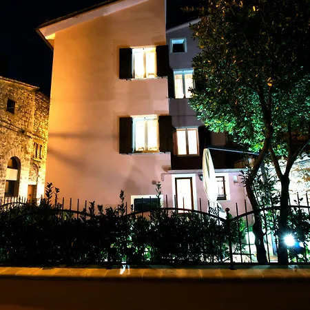 Romantico Bed & Breakfast Serra SantʼAbbondio